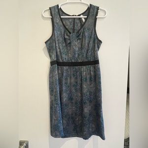 Kensie - size medium dress. Gray/Blue/Green print. Zipper back.